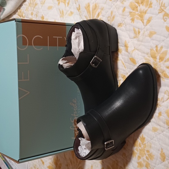 Black booties 9 Life Stride - Picture 1 of 8